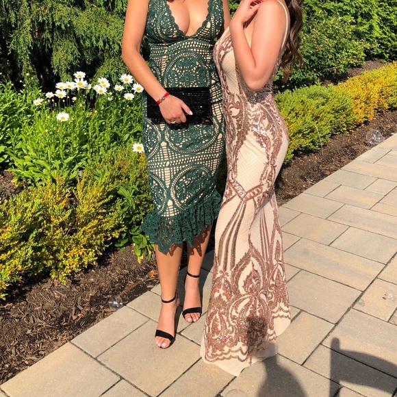 Betsy and Adam evening sequence gown size 6 - Picture 5 of 9